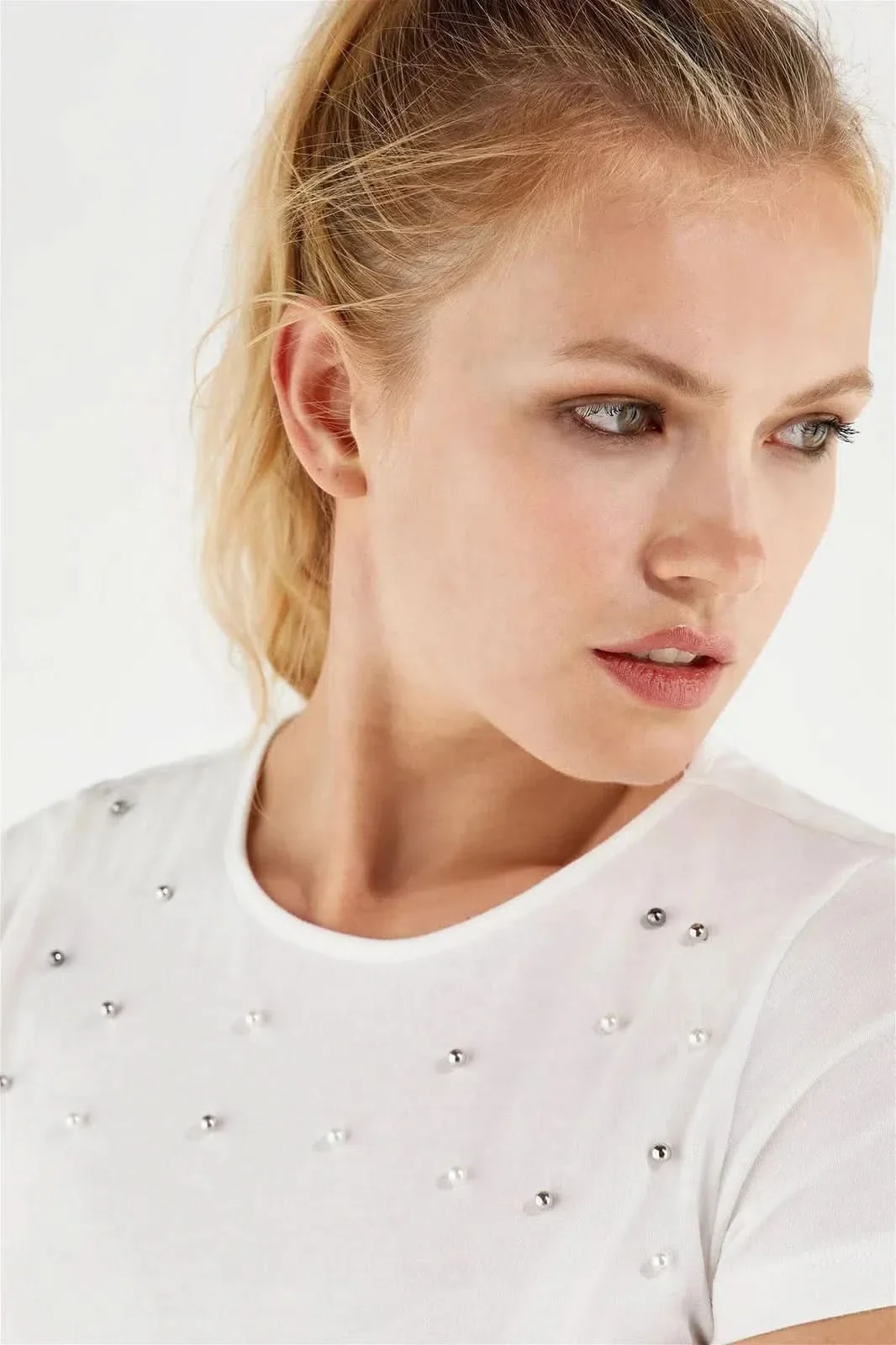 T Shirt with bead details - White - Image 2