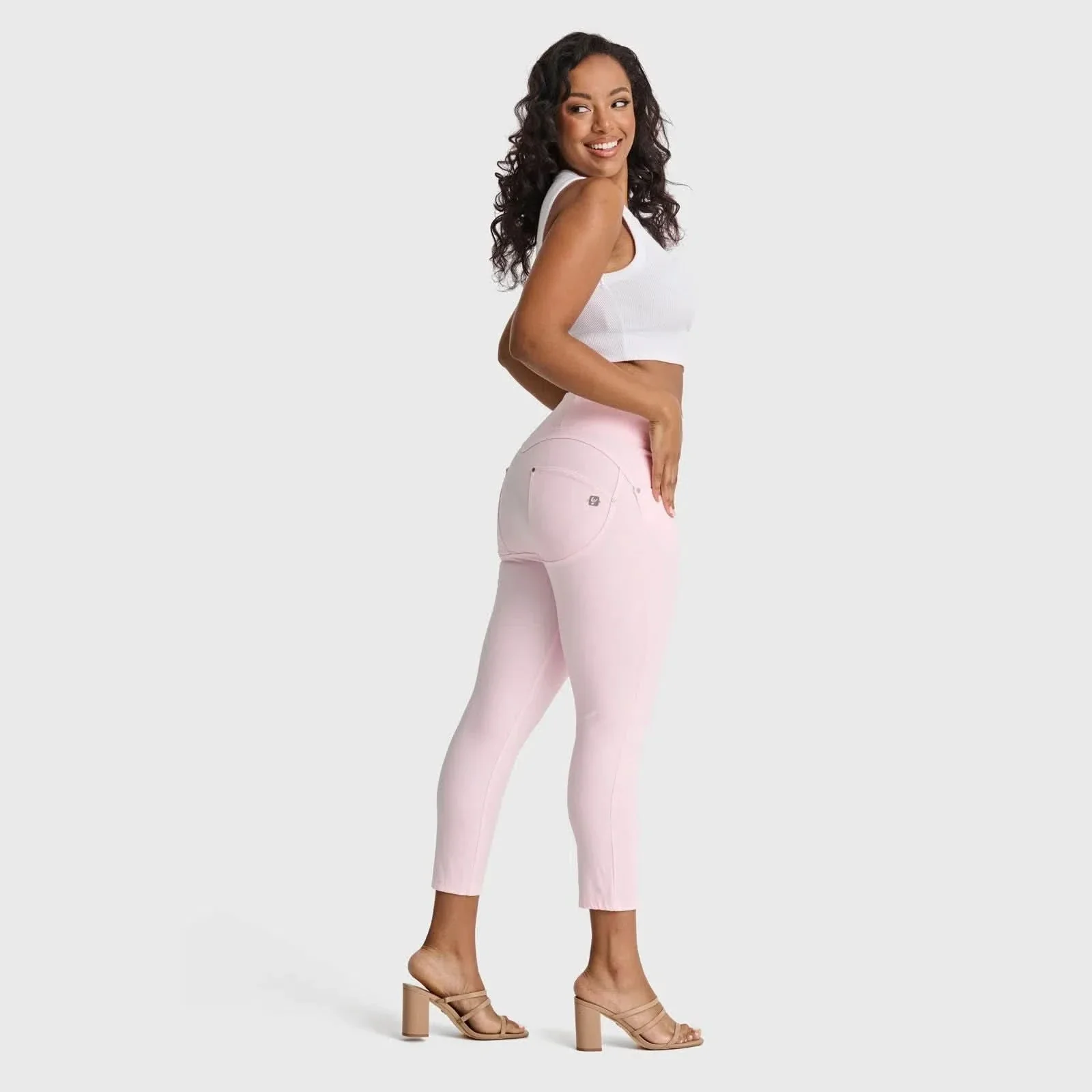 WRUP SNUG Curvy Jeans - High Waisted - 7/8 Length - Baby Pink - Image 2