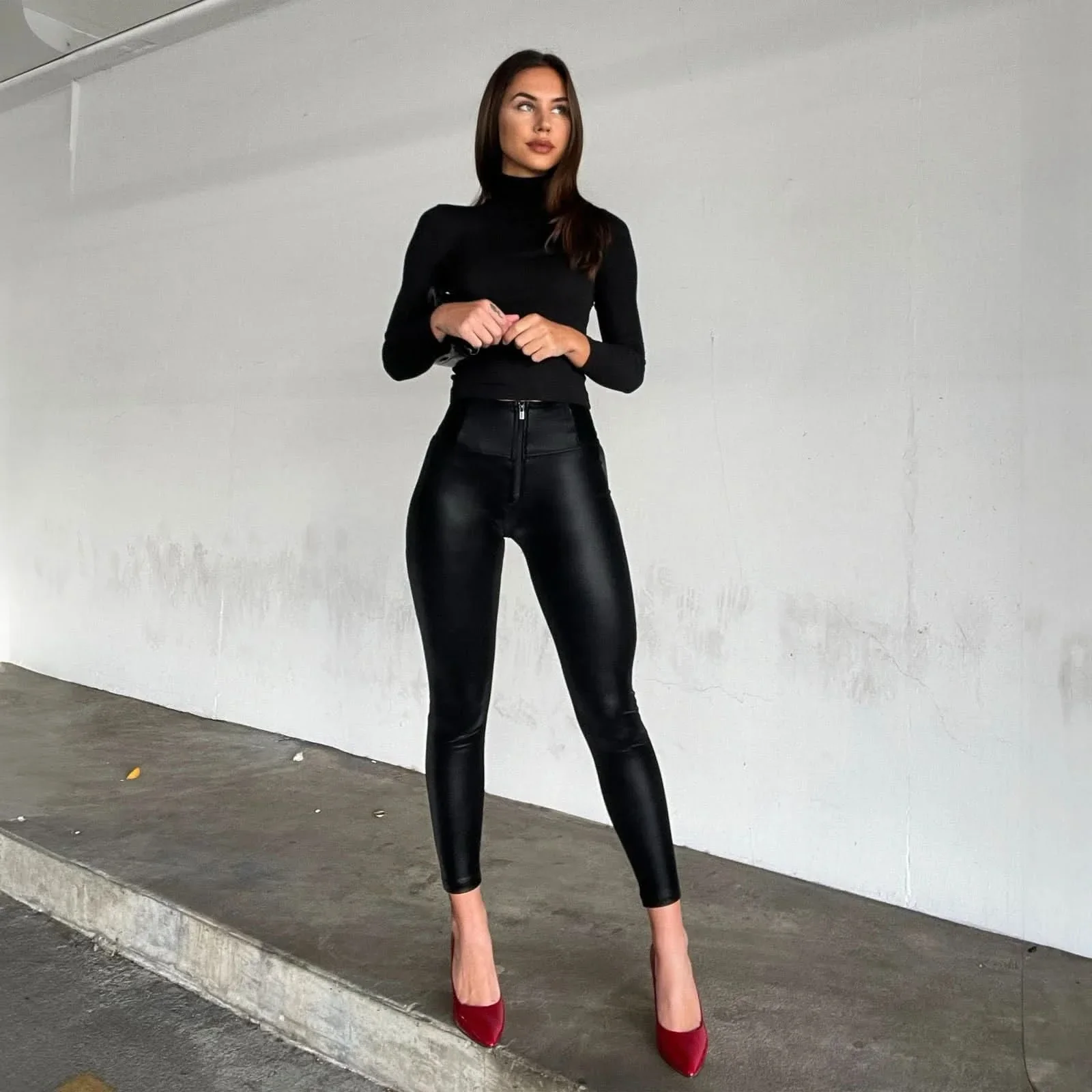 WRUP Velvet Leather - High Waisted - 7/8 Length - Black - Image 4